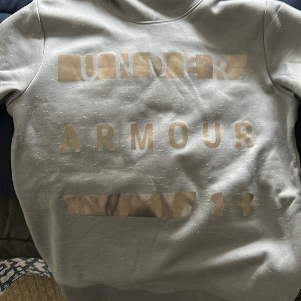 Under Armour cold gear sweat shirt !